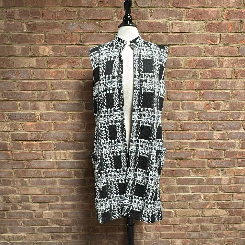 ISLE Women’s Black & White Sleeveless Long Vest Sz Large